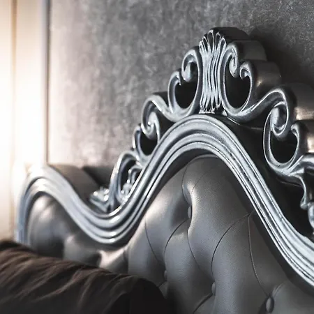 Belvedere Luxury Apartment, View On The Walls Apartment